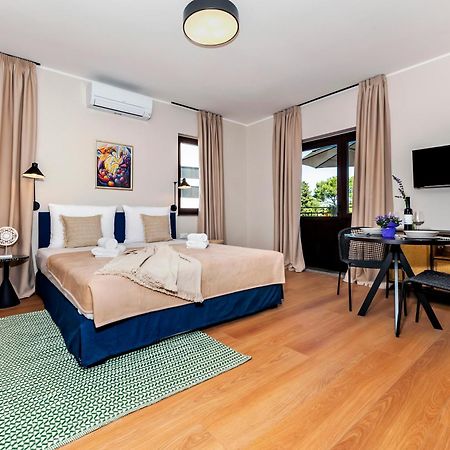 Sunset Residence โรวีน ภายนอก รูปภาพ